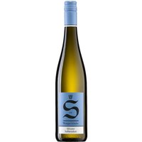 Frische Birnen- und Apfelnoten prägen diesen Silvaner aus Rheinhessen und verleihen ihm gemeinsam mit einer feinen mineralischen Nuance und dezenter Säure einen lebendigen Charakter. Sanfte Würze und eine ausgewogene Restsüße unterstreichen den unkomplizierten Stil