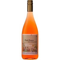 Kaspar Herke Pink Flower Rotling 2024 zeigt ein Aroma roter Früchte und zarte florale Noten. Seine feinherbe Ausprägung sorgt für ein ausgewogenes und saftiges Geschmackserlebnis. Der Wein überzeugt durch ein harmonisches Säure-Süße-Spiel