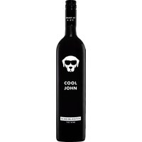 Mit dem Cool John liefert das Weingut Scheiblhofer den perfekten Sommer-Rotwein. Eine leichte und verspielte Cuvée aus Zweigelt und Merlot