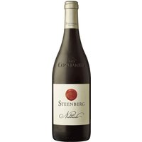 Der Steenberg Nebbiolo 2020 präsentiert sich mit einer Reife von 24 Monaten in französischen Eichenfässern