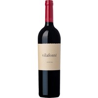 Der Vilafonté Series M 2022 aus Stellenbosch zeigt sich tief granatrot im Glas und überzeugt mit einem vielschichtigen Bouquet aus Granatapfel