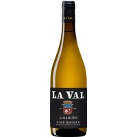 Nördlich von Portugal liegt das spanische Weinanbaugebiet Rías Baixas. Hier ist die weiße Rebsorte Albariño vorherrschend und so ist auch dieser Weißwein vom Weingut La Val ein reinsortiges Exemplar