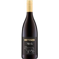 Wie ein wilder Stier steht diese Pfälzer Cuvée nach französischem Vorbild in der Flasche. Tief dunkel
