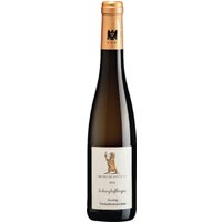 Die Scharzhofberger Riesling Trockenbeerenauslese 2010 von Vereinigte Hospitien verbindet intensive Fruchtnoten mit feinem Honig und einem Hauch von Vanille zu einem komplexen Weißwein mit vollem Körper. Die mineralische Prägung und das lange Reifepotenzial spiegeln die Saar-Lage eindrucksvoll wider. Handverlesene