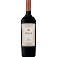 Die Bodega Salentein ist für südamerikanischen Kultwein gleichbedeutend mit der Region Mendoza selbst. Auf einer Höhe von von 700 bis 1.700 Metern wachsen hier die Rebstöcke für einen einmaligen Malbec. Im Numina spielen gleich drei Rebsorten harmonisch zusammen: Malbec gibt den Ton an