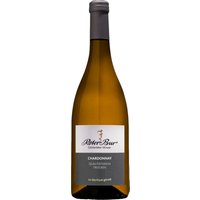 Der Chardonnay des Jahrgangs 2022 präsentiert sich in einem satten Goldton im Glas. Die Aromen von Zitrusfrüchten