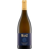 Eine Komposition aus gelben Früchten wie Mirabelle und Honigmelone trifft beim Manz Chardonnay Réserve auf subtile Zitrusanklänge und blumige Nuancen. Rauchige Töne verleihen dem Duft Tiefe