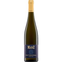 Klar strukturiert zeigt sich dieser Riesling aus Nierstein mit einer Kombination aus reifer Aprikose und Weinbergspfirsich. Die mineralische Prägung und das lebhafte Säurespiel sorgen für Frische und Spannung im Glas. Florale Noten
