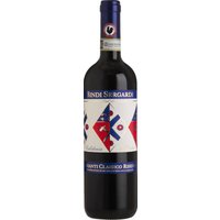 Der Bindi Sergardi Calidonia Chianti Classico Riserva 2020 präsentiert sich in tiefem Rubinrot und bietet eine ausdrucksstarke Aromavielfalt aus reifen dunklen Früchten sowie floralen Nuancen. Würzige Akzente und eine feine Weihrauchnote ergänzen das Bouquet. Im Geschmack wirkt der Wein komplex