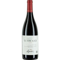 Dichte Aromatik prägt den Seaward Shiraz 2022 von Spier Wines. Intensive Nuancen von Veilchen und dunklen Früchten verschmelzen mit einer feinen