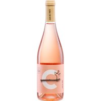 Zart leuchtend im Glas zeigt der trockene Garnacha-Rosé aus Katalonien Aromen von Kirsche