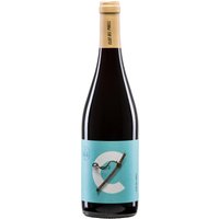 Frische Akzente und ein vielschichtiges Aromenspiel kennzeichnen diesen Rotwein. In leuchtendem Kirschrot zeigt sich ein ausdrucksstarkes Bukett mit floralen Tönen