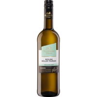 Der Oberkircher Riesling Müller Thurgau 2023 aus Baden besticht durch lebendige Frische und eine filigrane Struktur. Die Kombination aus Aromen von Zitrusfrüchten