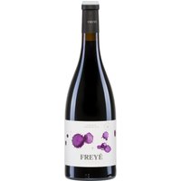 Im Glas präsentiert sich der Rotwein mit intensiver