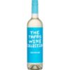 Der Verdejo Blanco von Bodegas Carchelo 2024 beeindruckt mit leuchtendem Strohgelb und grünen Reflexen