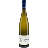 Der Ritter Grüner Silvaner QbA zeigt ein blumiges Bouquet mit frischen Noten von Gras und Heu. Am Gaumen entfaltet sich ein rundes