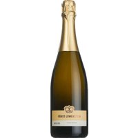 Der Fürst Löwenstein Riesling Sekt 2022 aus Hallgarten im Rheingau zeigt eine feine Perlage und eine frische