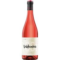 Der Valdecuevas Rosado 2024 präsentiert sich mit blumigen Noten und einem fruchtigen Bouquet