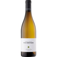 Feine Zitrusnuancen vereinen sich bei diesem Weißwein mit floralen Akzenten und einem sanften Mandelhauch. Im Duft zeigen sich Frische und eine dezent würzige Tiefe