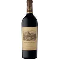18 bis 24 Monate reift dieser elegante Cabernet Franc in neuen französischen Eichenfässern. Er spannt seinen aromatischen Bogen von schwarzen Beerenfrüchten über Anklänge von Oregano