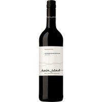 Ein Spätburgunder besticht durch klare und feinsaftige Aromen. Der Qualitätswein trocken „Vulkanlöss“ von Schmidt vereint frisch-würzige Noten von eingemachten Kirschen mit einem Hauch von kühlem Rauch und dunkler Schokolade. Er präsentiert sich lebendig und kraftvoll und entfaltet eine feinherbe Komplexität