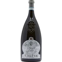 Strahlend strohgelb mit zarten grünen Reflexen zeigt sich der I Frati Lugana von Cà dei Frati. Das Bouquet kombiniert den Duft von weißen Blüten