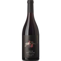 Der Pinot Noir aus dem Selzener Gottesgarten verbindet eine feine Eleganz mit der charakteristischen Aromatik Rheinhessens. Das fruchtbetonte Bouquet wird von roten Beeren