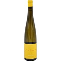 Subtile Eleganz prägt den trockenen Auxerrois vom Weingut Aufricht. In der Nase entfalten sich Nuancen von reifem Apfel