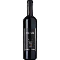 Der K+K Kirnbauer Forever aus dem Jahr 2019 besticht durch eine tiefe rubinrote Farbe mit dunklem Kern. Das Bouquet zeigt reife Brombeeren