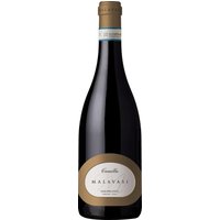 Der Malavasi Camilla Lugana 2024 stammt aus der lombardischen Anbauregion Lugana zwischen Sirmione und Peschiera del Garda. Die autochthone Rebsorte Trebbiano di Lugana (Turbiana) verleiht diesem Weißwein ein feines Fruchtspiel sowie eine angenehme Frische und mineralische Ausprägung. Im Glas zeigt er sich strohgelb mit grünlichen Reflexen. Das Bouquet wird von feinen Aromen weißer Früchte