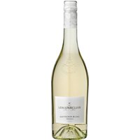 Der Sauvignon Blanc aus der Pfalz präsentiert sich mit frischer Lebendigkeit. Kräftige Aromen von Stachelbeere verbinden sich mit feinen Kräuterakzenten und Zitrusnoten