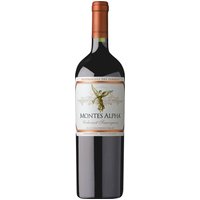 Der Montes Alpha Cabernet Sauvignon 2022 besticht durch ein facettenreiches Bouquet von schwarzen Beeren wie Johannisbeeren und Cassis