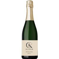 Frische Zitrusaromen und ein Hauch von Weinbergspfirsich prägen das Profil des Klohr Riesling Sekt Brut aus Gimmeldingen in der Pfalz. Die lebendige Säure sorgt gemeinsam mit einer dezenten Restsüße für ausgewogenen Genuss