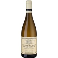 Mit dem Les Demoiselles präsentiert Louis Jadot einen weißen Hochkaräter vom Kult-Weinberg Chevalier-Montrachet. Der Grand Cru gilt ob seiner hoch gelegenen Positionierung als besonders kühl und steht für einen Burgund-Chardonnay von feinster Mineralität. An der Nase wetteifern frische Frucht und würzige Noten um die Vorherrschaft. Enorm tiefgründig schließt der Gaumen an und lässt dabei Akzente von Fleur de Sel aufblitzen. Wunderbare Länge.