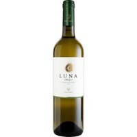 Der 2024er Vaccaro Luna Grillo aus Sizilien besticht durch eine unaufdringliche Frische und aromatische Zitrusnoten mit einem Hauch von grünem Apfel. Typisch für Grillo zeigt er fruchtige und blumige Nuancen von gelber Frucht