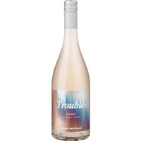 Mit dem Cloudy Rosé fließt eine herrlich erfrischende Cuvée aus Grenache Noir und Syrah ins Glas. Der ungeschönte und unfiltrierte Wein ist einer von dreien der Trouble-Linie