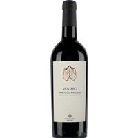 Die salzige Brise der ionischen Küste prägt den Charakter dieses Primitivo di Manduria. Tief rubinrot