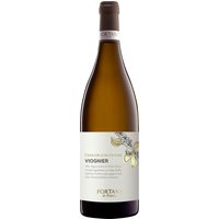 Sanfte Aromen von Aprikosen und ein Hauch exotischer Früchte entfalten sich im Fortant de France Viognier Terroir d'Altitude. Der Ausbau in französischen Eichenfässern unterstreicht die subtile Mineralität und verleiht dem Weißwein aus dem Pays d'Oc IGP eine angenehme Vollmundigkeit. Weiche Strukturen und ein eleganter Blütenduft kennzeichnen seinen Charakter. Zu hellem Geflügel