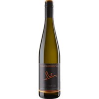 Der 2016er Klosterbergfelsen Riesling Eiswein aus Baden besticht durch die außergewöhnlichen Erntebedingungen: Die Trauben wurden bei minus 16 Grad Celsius und 20 Zentimeter Schnee im Steilhang gelesen. Im Bukett zeigen sich Aromen von Quittenäpfeln