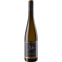 Ein mineralischer Akzent prägt diesen Riesling vom Weingut Nägelsförst aus Baden. Die Aromen erinnern an Bananenschale und weiße Blüten