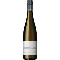 Der Dreissigacker Grauburgunder wurde spontan vergoren und zu 70 % im Edelstahl und zu 30 % im Tonneau - sowie im Doppelstückfass ausgebaut. Zunächst lagerte der Wein für vier Monate auf der Vollhefe. Anschließend lag er bis zur Flaschenfüllung auf der Feinhefe. Durch den Ausbau im Edelstahl-Fass bleiben die Frucht und Vielschichtigkeit des Grauburgunders erhalten. Der Holzanteil verleiht ihm Kraft und Charakter und sorgtngleichzeitig für Harmonie.