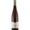 Ein frischer Ausdruck des Riesling stammt mit dem Jahrgang 2024 aus der Pfalz. Dieser QbA trocken erweckt Erinnerungen an blühende Obstwiesen an warmen Frühsommertagen. Aromen von Kräutern und weißen Blüten durchziehen den Duft und verleihen ihm eine einladende Komplexität. Die lebendige