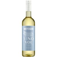 Auch das Pfälzer Weingut Metzger folgt dem Trend für alkoholfreien Genuss und hat mit Vinovol eine überzeugende Serie schonend entalkoholisierter Weine auf den Markt gebracht. Der Vinovol Riesling präsentiert sich mit schönen Fruchtaromen von gelben Äpfeln und Pfirsich sowie mit zitrischen Noten. Am Gaumen mit guter Balance und angenehmem Süße-Säure-Spiel ist dies ein wunderbarer Begleiter zu hellem Fleisch und Nudelgerichten.