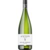 Frische grüne Apfelaromen und feine Muskattöne prägen das Bouquet dieses Müller-Thurgau aus der Pfalz. Dezente Blütennoten ergänzen den Duft