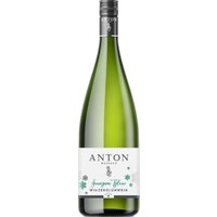 Winterliche Gewürze verbinden sich in diesem alkoholfreien Sauvignon Blanc Winzerglühwein zu einem harmonischen Erlebnis. Aromen von Zitrusfrüchten und grünen Äpfeln verleihen Frische