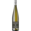 Frisches Hellgelb und ausgeprägte Fruchtnoten prägen den Sauvignon Blanc aus der Pfalz. Am Gaumen entfalten sich facettenreiche Aromen von Maracuja
