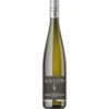 Der Gelbe Muskateller aus der Pfalz zeigt sich im Glas mit einer lebhaften gelb-grünen Farbe. Dieser leichte Weißwein zeichnet sich durch ein ausgewogenes Zusammenspiel von Süße und Säure aus
