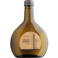 Der Becksteiner Winzer Weinhaus Müller-Thurgau 2024 zeigt sich in zartem Hellgelb und verströmt feine Aromen von Mirabelle