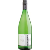 Der Becksteiner Winzer Weinhaus Silvaner 2024 präsentiert sich trocken mit blumigen Aromen und mineralischen Noten. Frische mineralische Nuancen verbinden sich mit zarten Blütenaromen zu einer dezent duftenden und eleganten Komposition. Die Herkunft aus Tauberfranken prägt den Wein mit einem zurückhaltenden Stil sowie einem mittleren Körper. Er eignet sich besonders gut als Begleiter zu Spargel