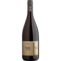 Der Becksteiner Winzer Weinhaus Schwarzriesling 2023 präsentiert sich in klarem Rubinrot mit leicht violettem Schimmer. Sein Bukett erinnert an rote Beeren wie Himbeeren